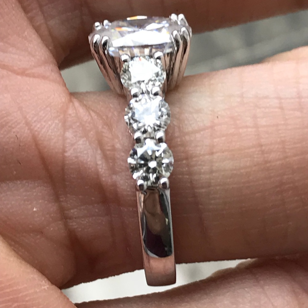 1.5 carat tw oval diamond engagement ring , Gia - Picture 3 of 6
